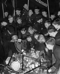 Four Year: Waste collection, 1930s