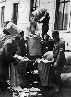 Wastepaper: Wastepaper collectors of the SA, 1937