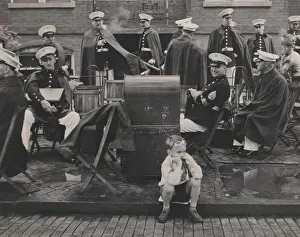 Rosskam: Watching for the parade, child seated on ?