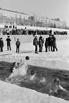 Walruses: Water Polo in freezing water