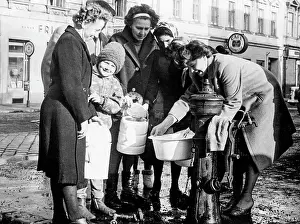 Pails: Water shortage in Vienna 1964