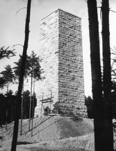 Scaffolding: The water tower Hoher Buehl at the Reich