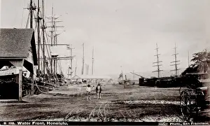 Honolulu: Waterfront, ships in the harbour, Honolulu Hawaii