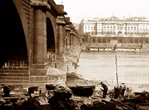 Watermen: Waterloo Bridge, London, early 1900s