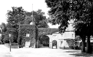 Cassiobury: Watford, Cassiobury Park Gates 1921