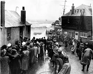 Shopkeepers: The Wave Rescue in England, 1952