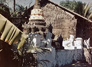 Buddhas: wayside pagoda - Rangoon