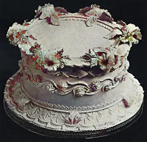 Paste: Wedding Cakes with Piped Decorations