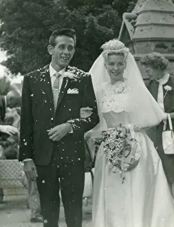 Confetti: WEDDING COUPLE 1960S