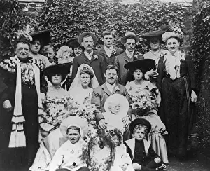Dour: WEDDING GROUP