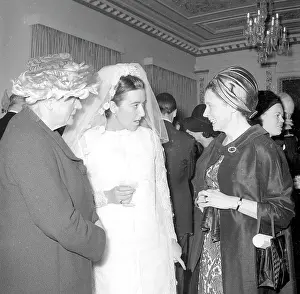 Yateman: Wedding guests with the bride at the reception