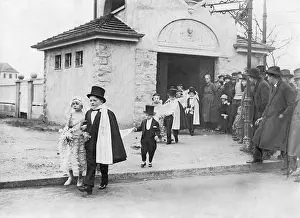Marry: Wedding of two people of short stature, around the 1920s