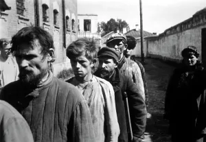 Russians: Wehrmacht fighting partisans, 1942