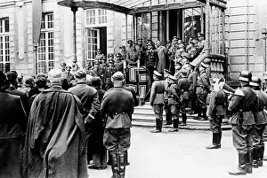 Fled: Welcoming returnees in Colmar, 1940