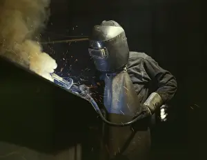 Tennessee: Welder making boilers for a ship, 1942