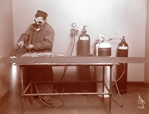Blaugas: Welder welding