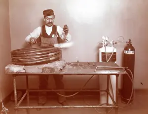 Blaugas: Welder welding