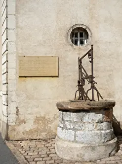 Macon: Well, Couvent des Ursulines, Macon, Burgundy, France