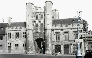 C1945: Wells, the Bishop's Eye Gateway c1945
