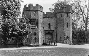 Drawbridge: Wells Bishop's Palace - The Drawbridge