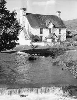 Carmarthenshire: WELSH FARMHOUSE