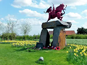 Poston: Welsh National Memorial Dragon, Hagebos - Iron Cross