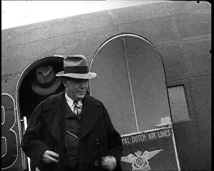 Wendell: Wendell Willkie Exiting a Transport Plane