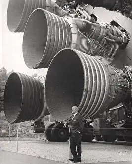 Nsjp: Wernher von Braun (1912-1977), standing ?
