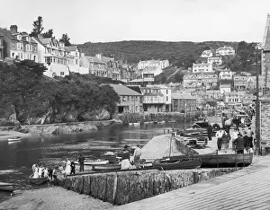 Alighting: WEST LOOE 1950S
