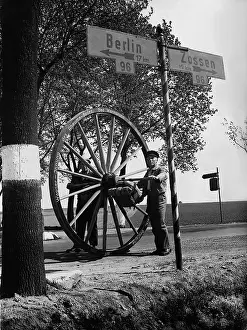 Wheelwright: Wheelwright apprentices roll a wheel from Warmbrunn to Berli