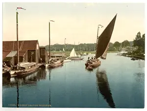 Wroxham: Wherry leaving Wroxham, England