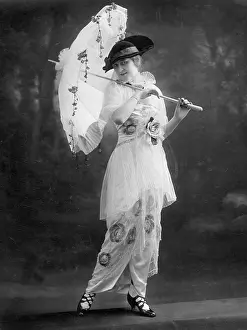 Sunshade: White silk dress with a double tunic
