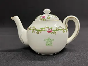Desig: White Star Line, First Class teapot with rose design