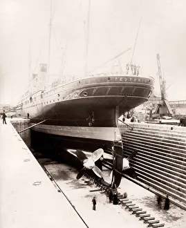 Graving: White Star Line, RMS Teutonic launch, graving dock