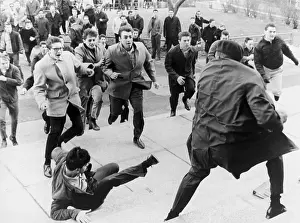Polic: White students running toward an African ?