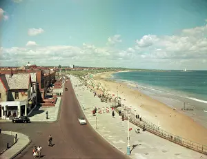 Whitley: Whitley Bay - The promenade and sands