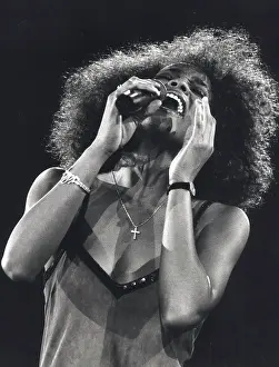 Belting: Whitney Houston in concert, Queen of Pop