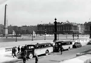 Taxis: Whitsun in Paris, 1940