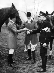 Doeberitz: WHW collection campaign in Doeberitz, 1937