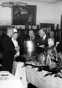 Restaurants: WHW stew in a restaurant, 1934
