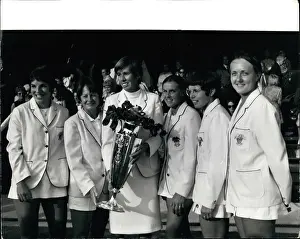Wightman: Wightman Cup Team with trophy at Wimbledon