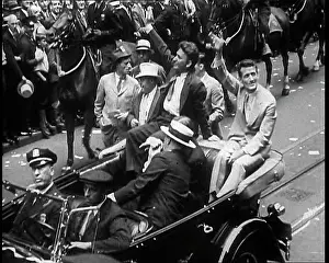 Wiley: Wiley Post Sitting in a Car with Other Men
