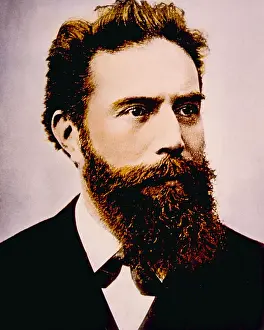 Rontgen: Wilhelm Conrad Rontgen (1845-1923) ?
