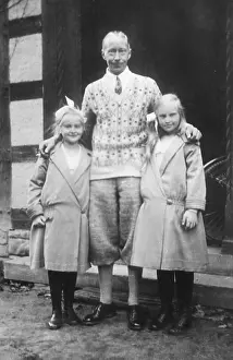 Alexandrine: Wilhelm of Prussia with his daughters, 1926