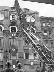 Decorate: The Wilhelmstrasse in Berlin, 1940