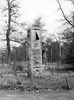 Willett: WILLETT SUNDIAL MEMORIAL