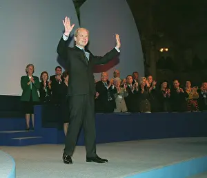 Settles: William Hague MP Settles Down