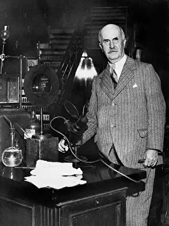 Piccadilly: William Henry Bragg in an auditorium, 1935