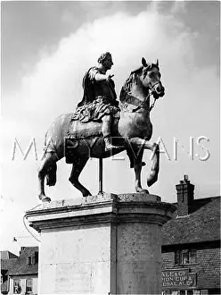 Petersfield: WILLIAM III STATUE