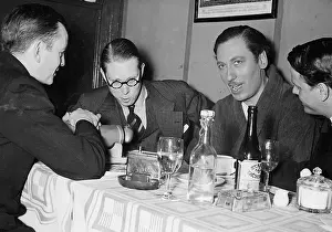 Reporters: Willy Birgel with journalists, 1937